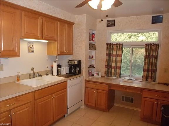 5th image of 24455 Beech Ln