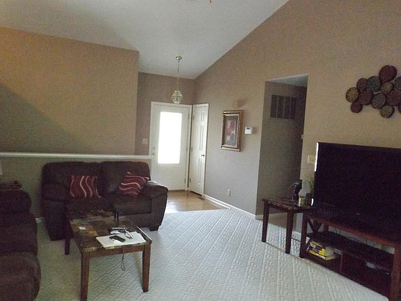 3rd image of 1828 Forest Run Dr