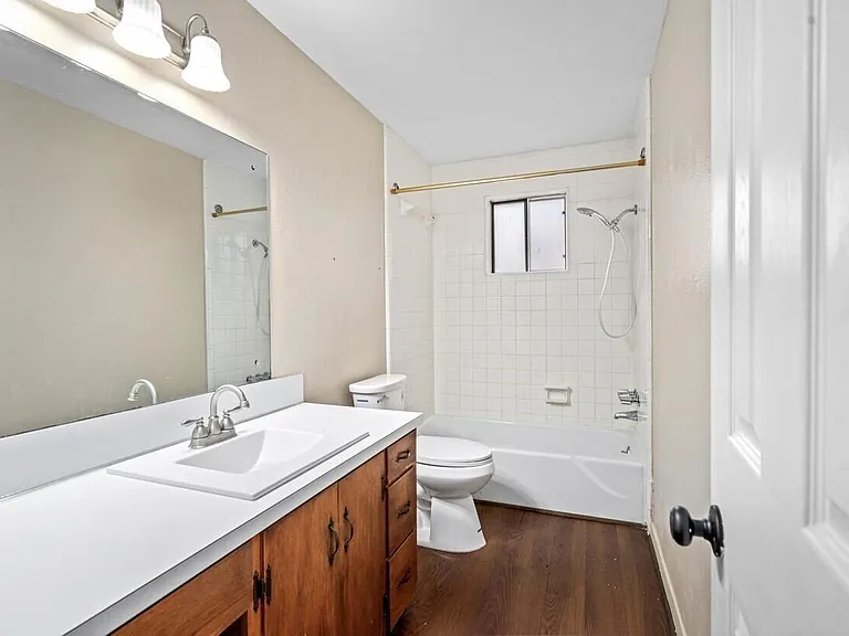 403 E Main St #D — Photo 13