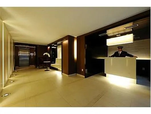 Rented by Douglas Elliman | media 14