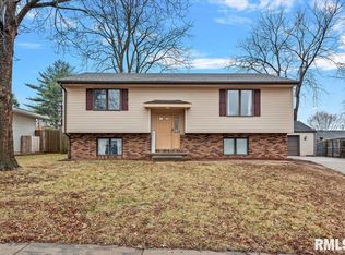 27 Skyview Dr, Springfield, IL 62702