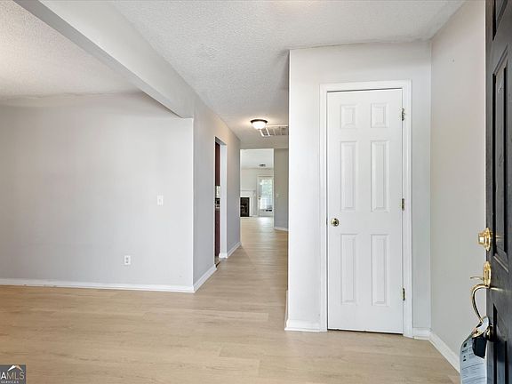 4th image of 118 Covington Cv