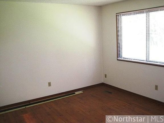 5th image of 2673 Brookdale Ln N