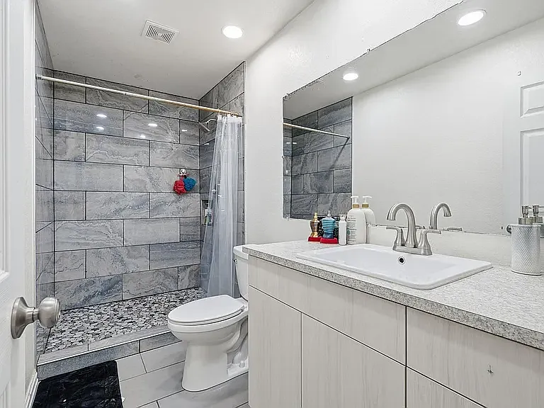 405 N 30th Ave — Photo 5