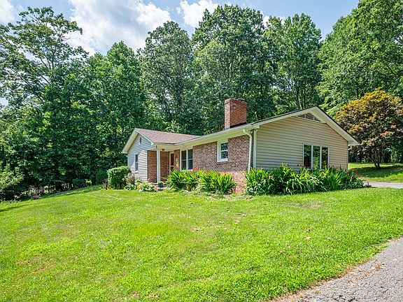 5th image of 166 Dogwood Ln