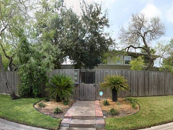 1st image of 242 Circle Dr