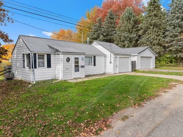 320 W Main St, North Adams, MI 49262