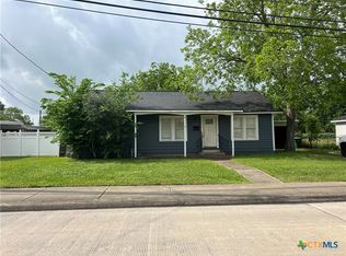1905 Lone Tree Rd, Victoria, TX 77901