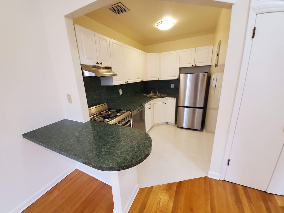 1st image of 25 W 74th St APT 4B