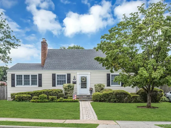 29 Timber Road, Glen Cove, NY 11542