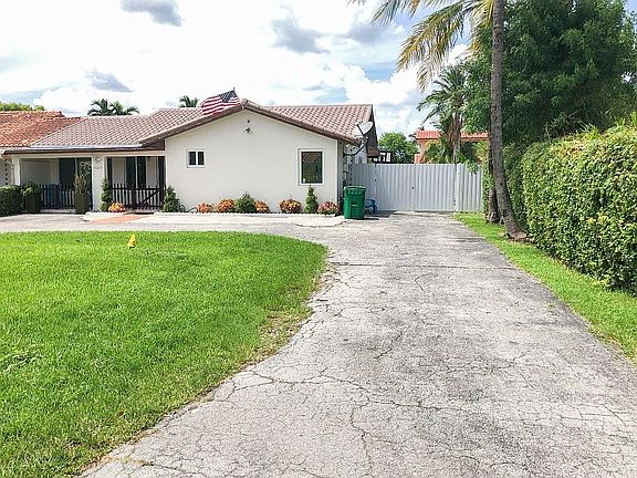 3rd image of 10315 NW 129th St