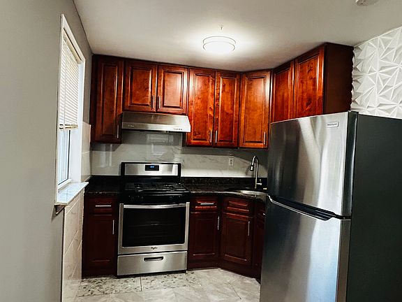4th image of 1034 Fanshawe St Floor 1