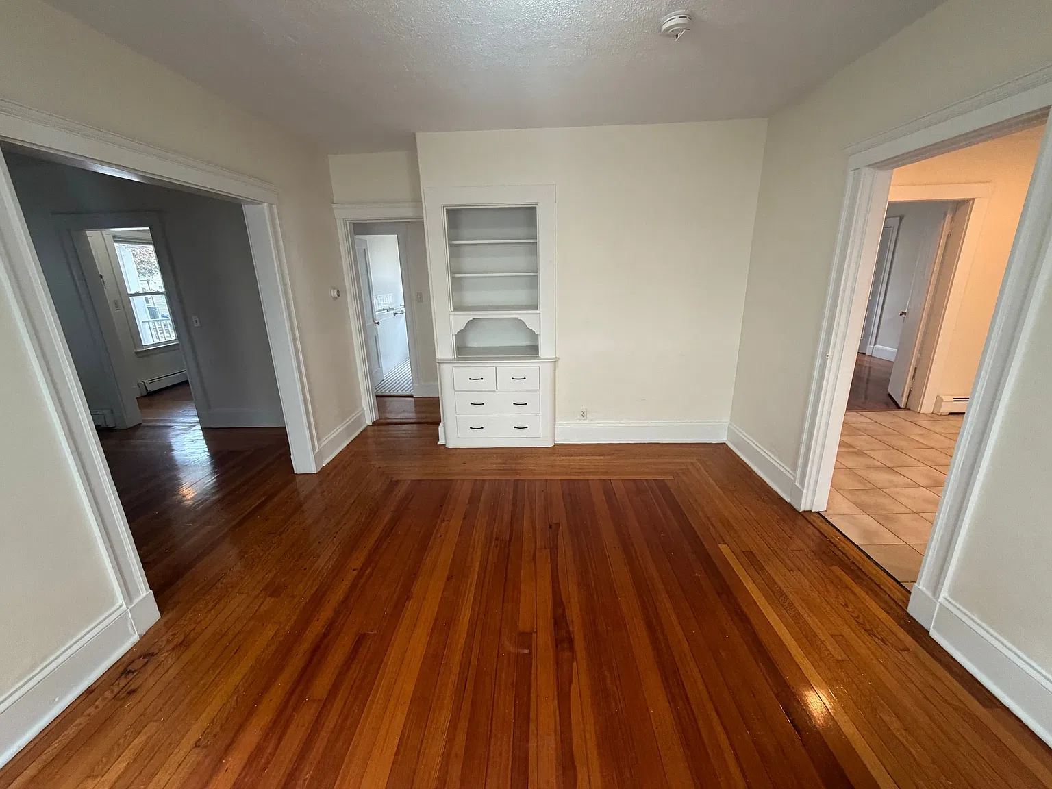 4 bed, $3,200 — Photo 4