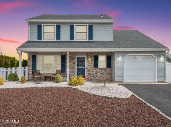 19 Pinyon Street, Howell, NJ 07731