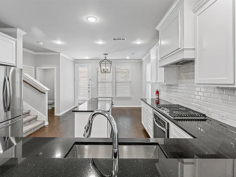 2611 McCart Ave — Photo 13