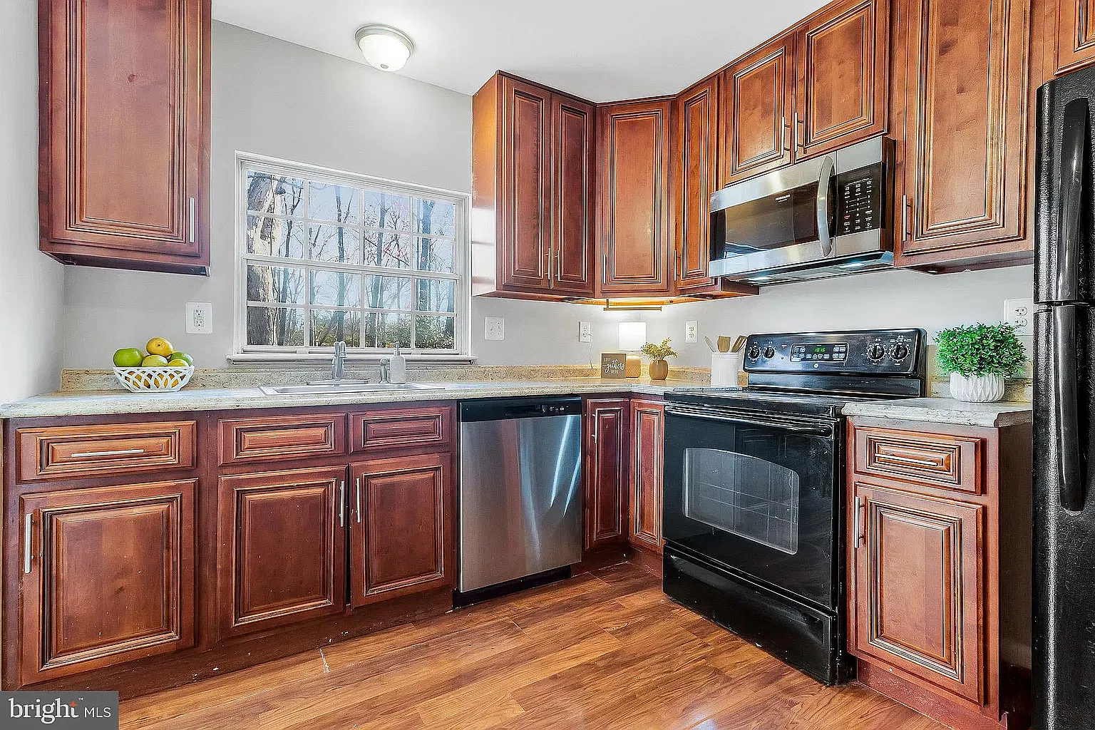 3 bed, 1610 sqft, $3,000 — Photo 2