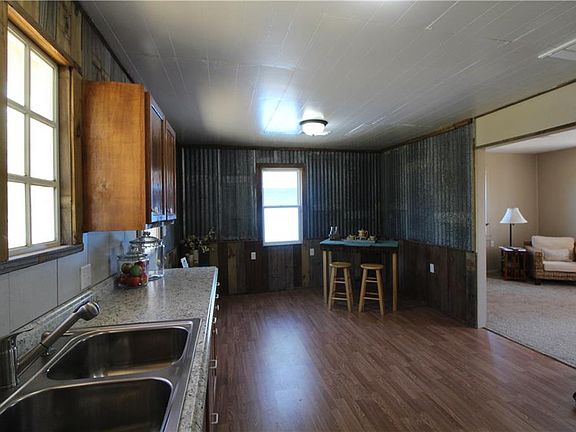 5th image of 1722 W Strothers Ave