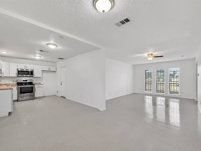 15022 Chipman Ln — Photo 12