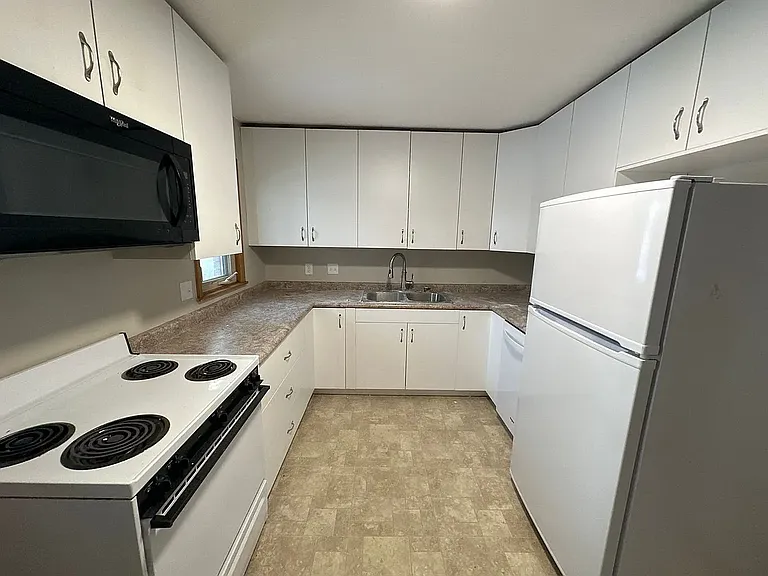 200 E Harriet St #3 — Photo 4