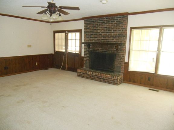 3rd image of 127 Alachua Ln