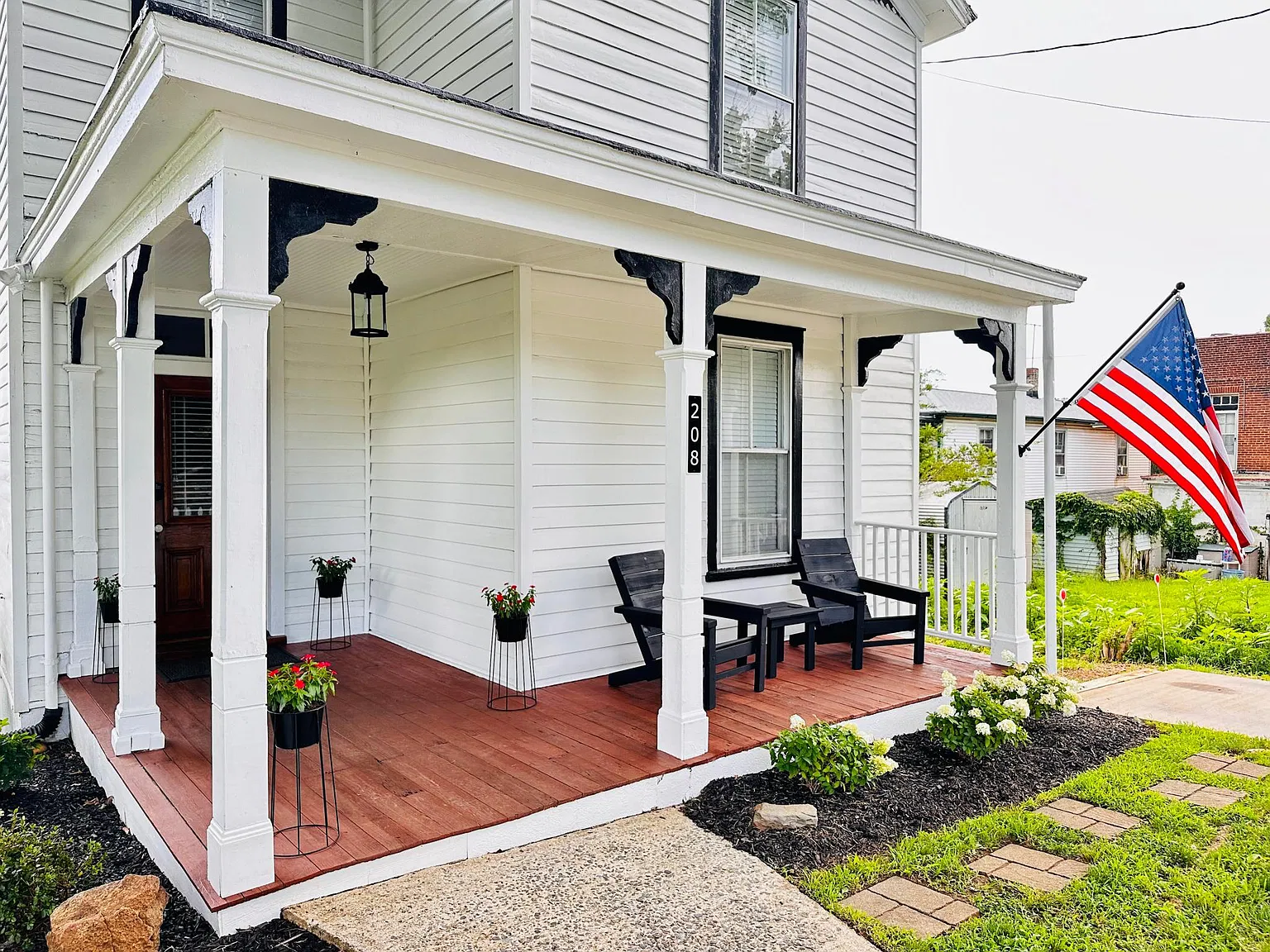 208 F St — Photo 3