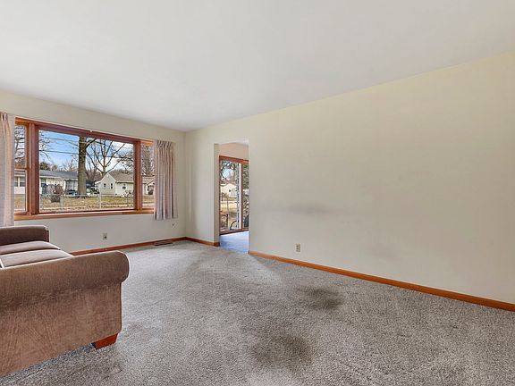 3rd image of 435 W Drummond Dr