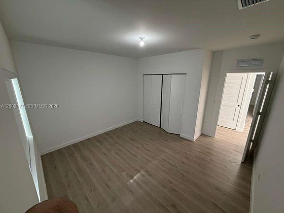3rd image of 831 SE 9th Ave