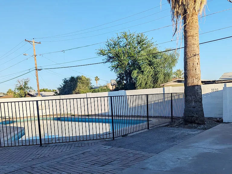 3421 W Montecito Ave — Photo 2