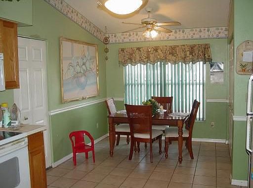 Kitchen/Breakfast Nook