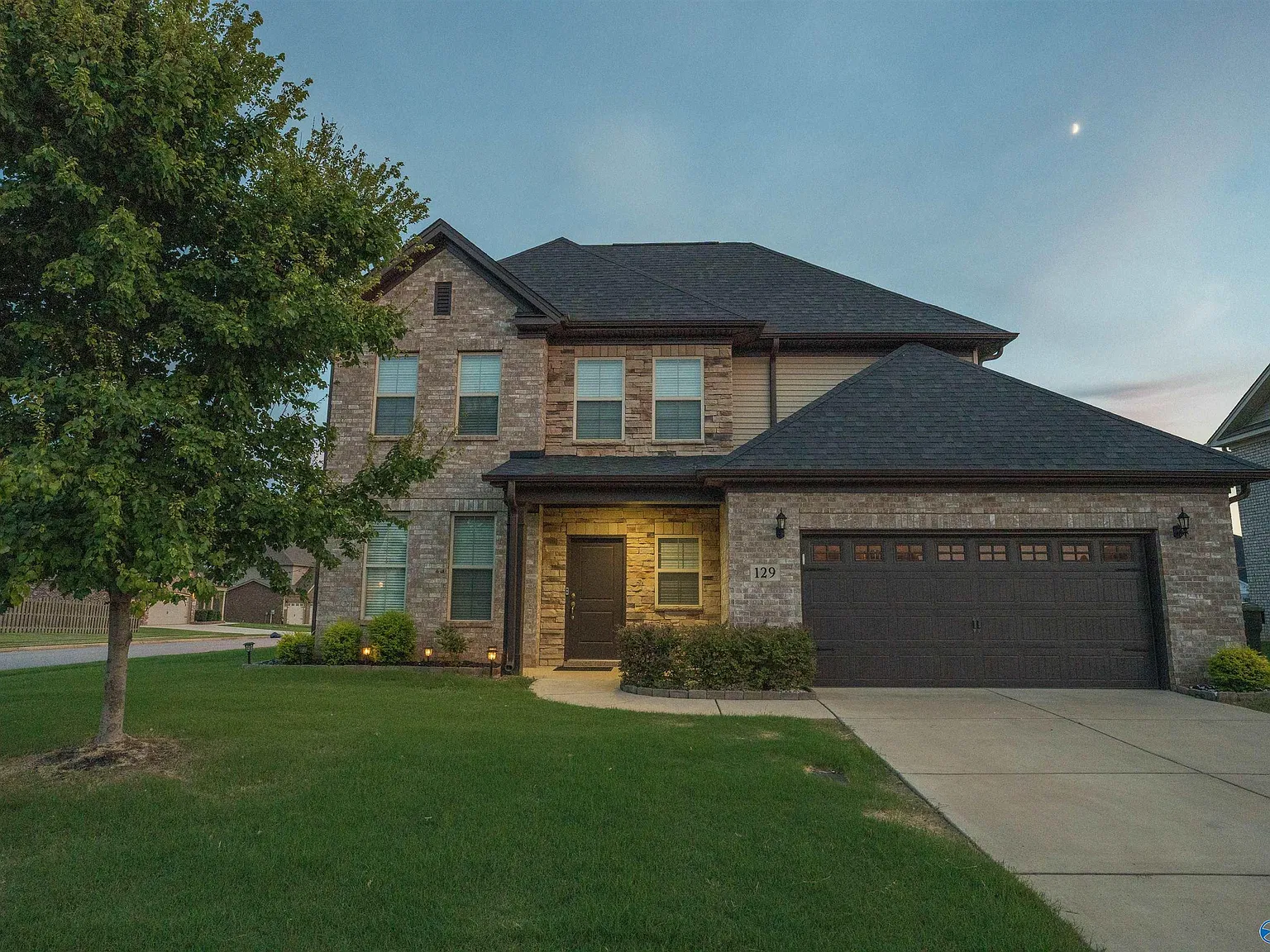 4 bed, 2.5 bath, 2278 sqft, $2,500 — Photo 1