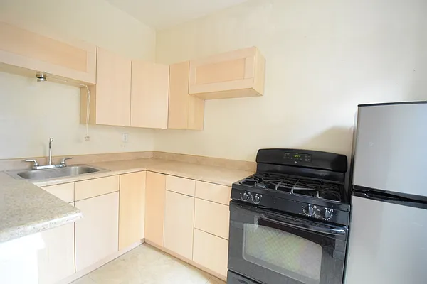 Rented by Douglas Elliman | media 19