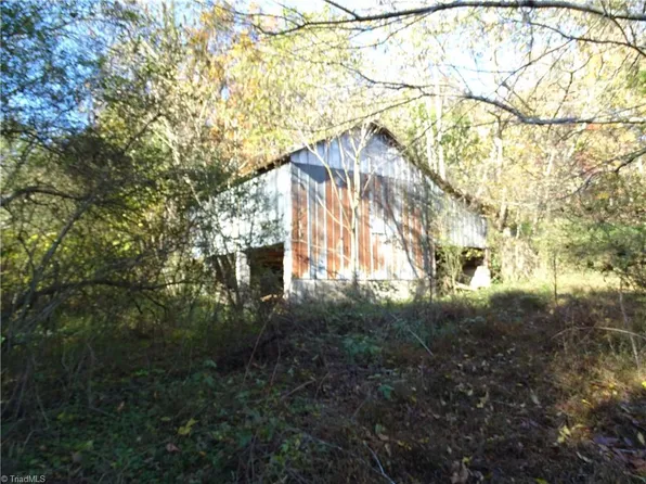 4154 Cave Hole Dr, Hamptonville, NC 27020