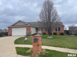 616 Garden Ct, Chatham, IL 62629