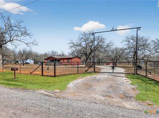 1298 County Road 425, Stockdale, TX 78160