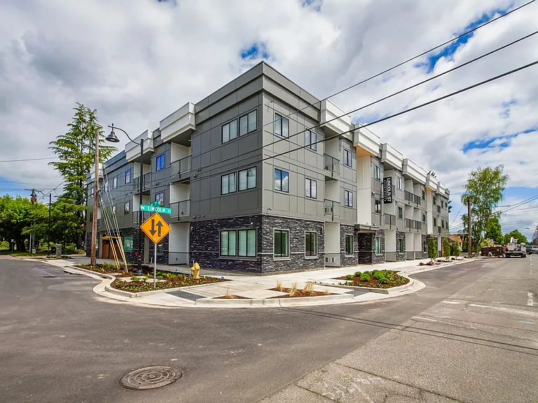 Lincoln Street Apartments — Photo 16