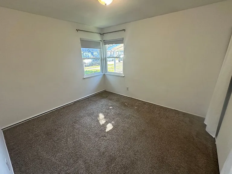 6824 Waveland Ave — Photo 11