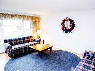 1st image of 926 W Strieff Ln