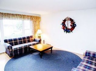 926 W Strieff Ln, Glenwood, IL 60425