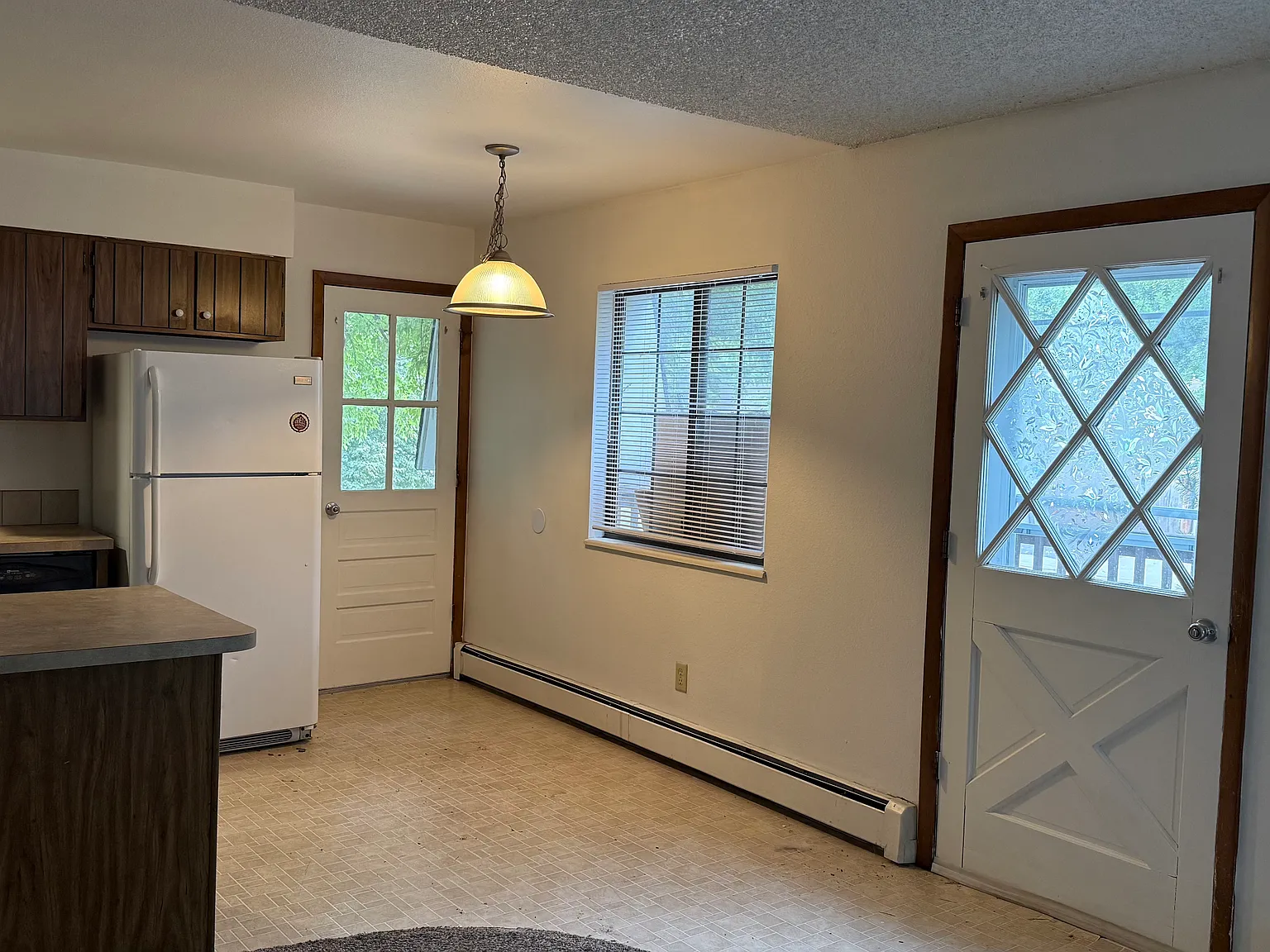 3 bed, 1090 sqft, $2,000 — Photo 1
