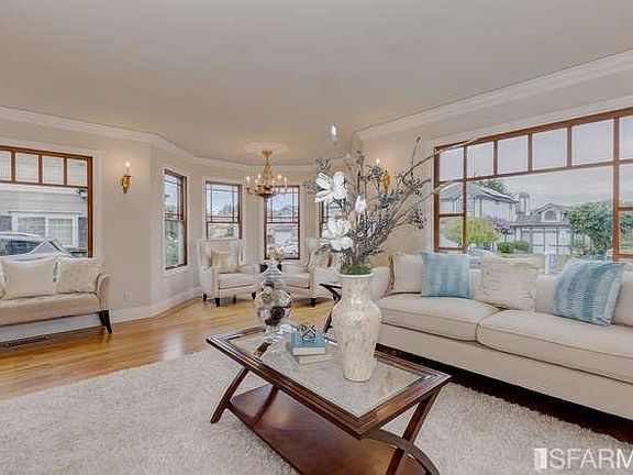 5th image of 216 Correas St