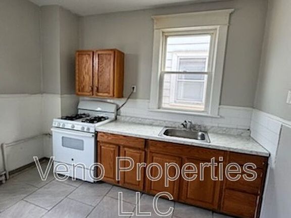 2nd image of 13 Southern Blvd Unit 2