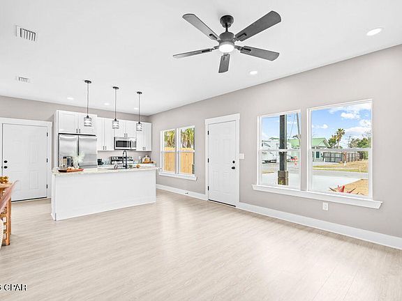 4th image of 927 Spring Ave