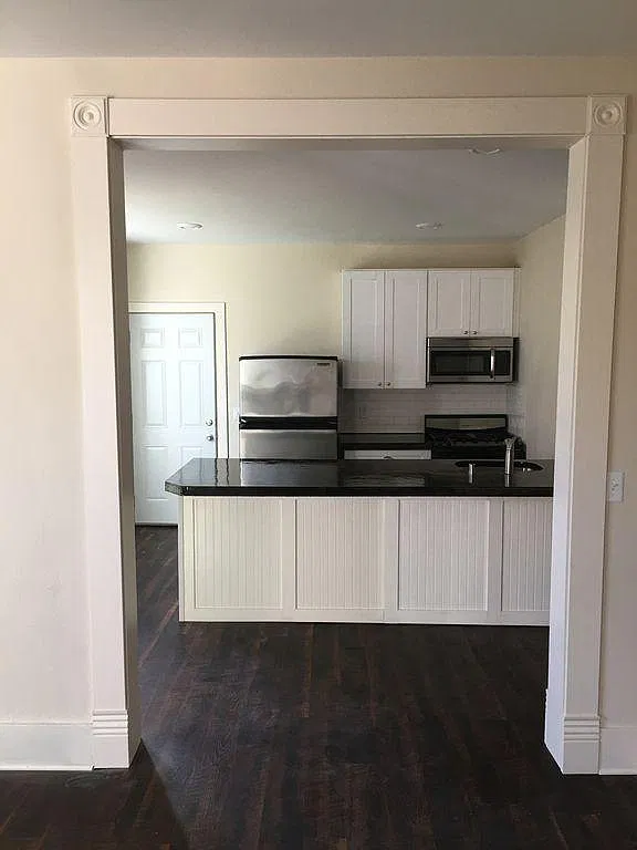 317 Laurel St W — Photo 1