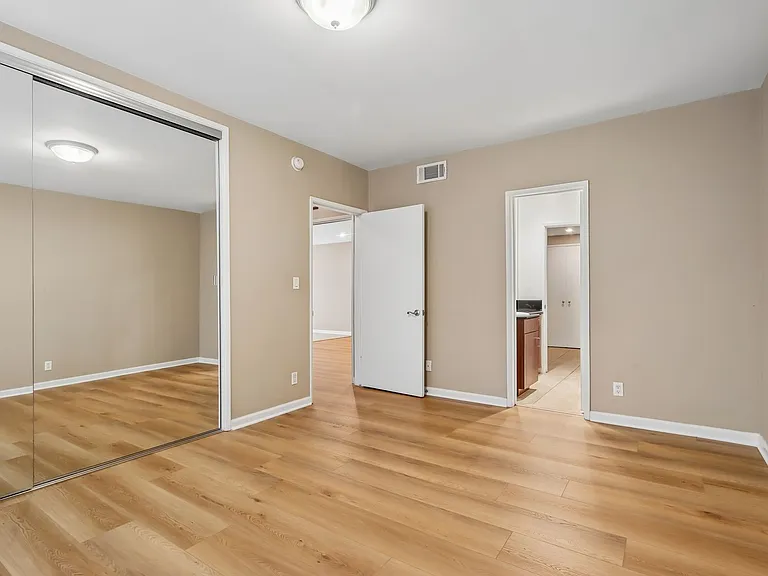 116 N Wetherly Dr — Photo 36