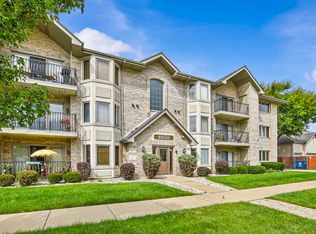 8650 S Laporte Ave #2B, Burbank, IL 60459
