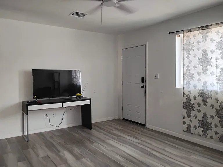 3531 W Diana Ave — Photo 5