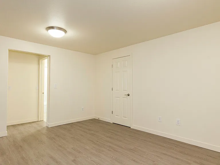 Phinney 12 Apartments — Photo 49