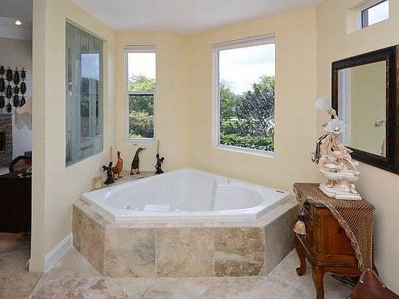 5th image of 11120 SW 57th Ct