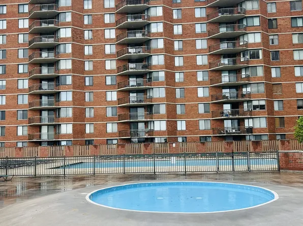 1040 Harmon Cove Tower image 14 of 15