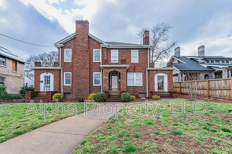 3 bed, 1.5 bath, 1800 sqft, $2,150 — Photo 1